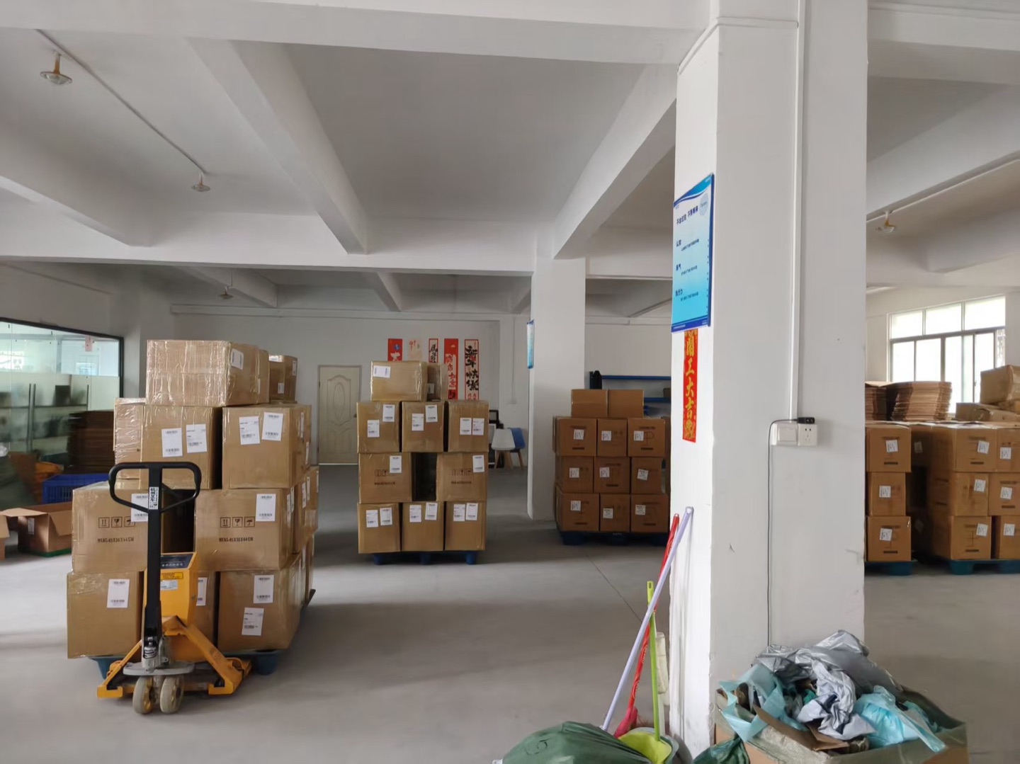Pallet jack alongside prepared cartons at Haishun