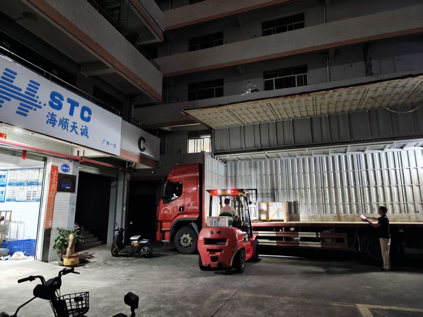 Forklift and freight truck at the Haishun Guangzhou receiving location