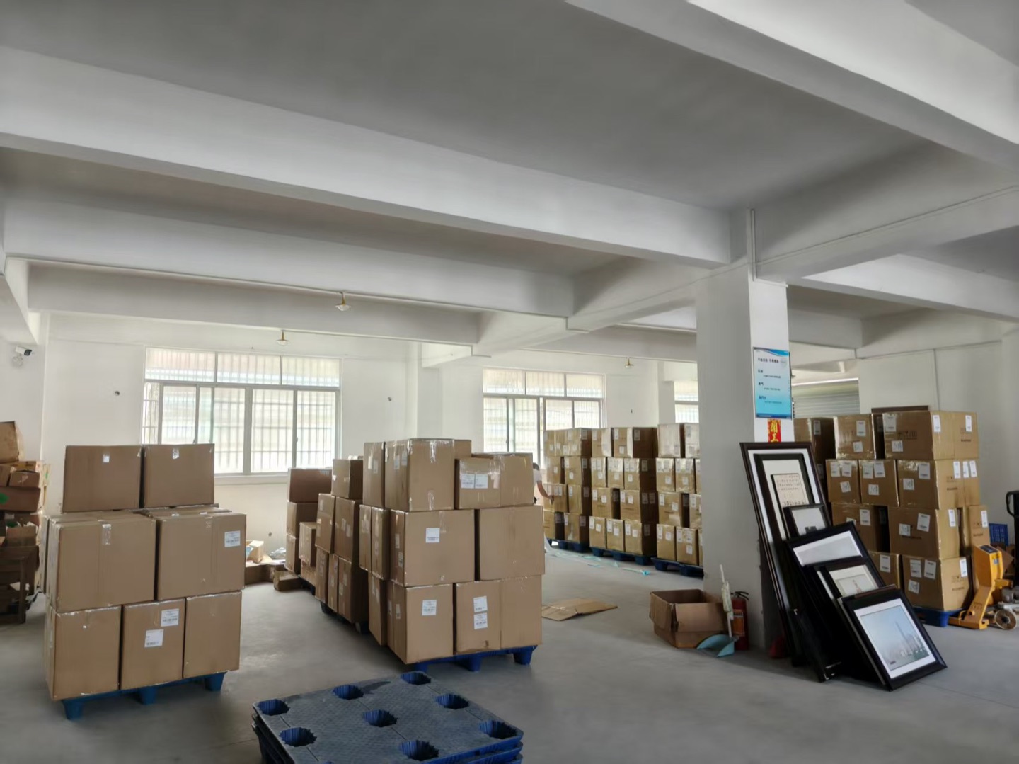 Cargo arranged in the Haishun receiving area
